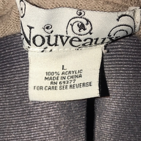 Sweater - Picture 6 of 6